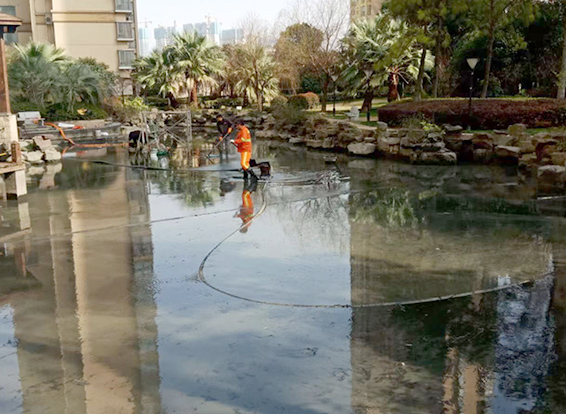 温宿景观池淤泥清理